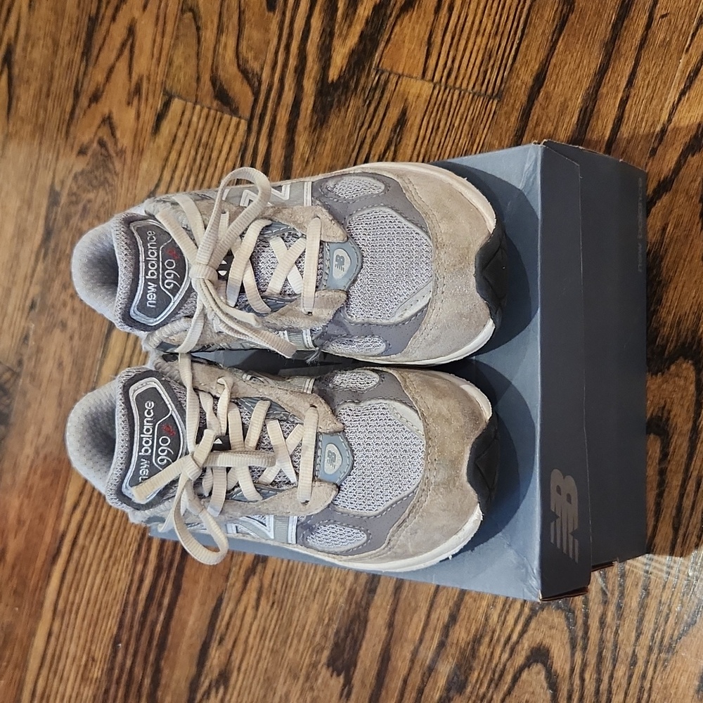 Kids New Balance 990v6 Size 9.5